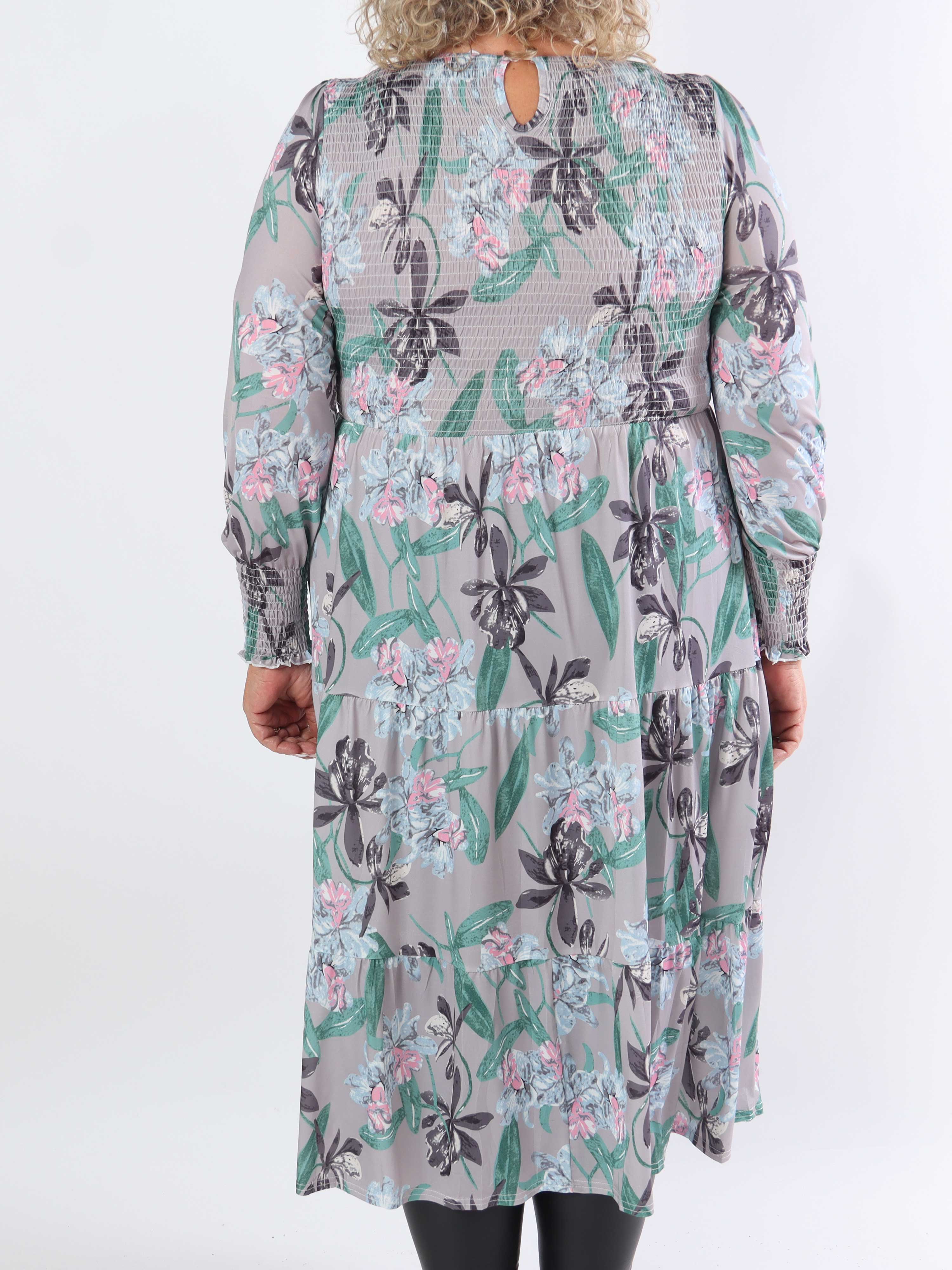 Kelly Flower Dress - Elastisk plus size kjole med smock henover brystet